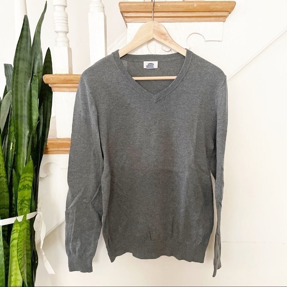 Old navy basic gray V-neck Sweater size Small
